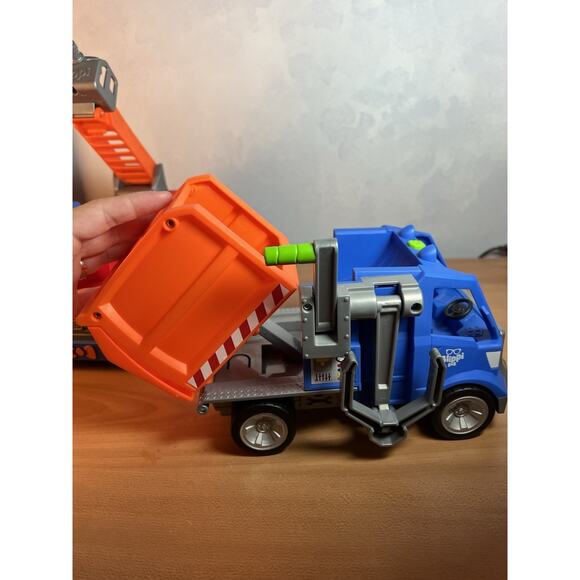 Blippi Trucks Dumpster Firefighter 2 Trucks - Picture 6 of 10
